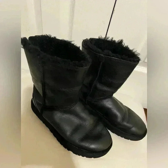 UGG Australia Classic Zip Black Leather Boots size 6 - Picture 4 of 14